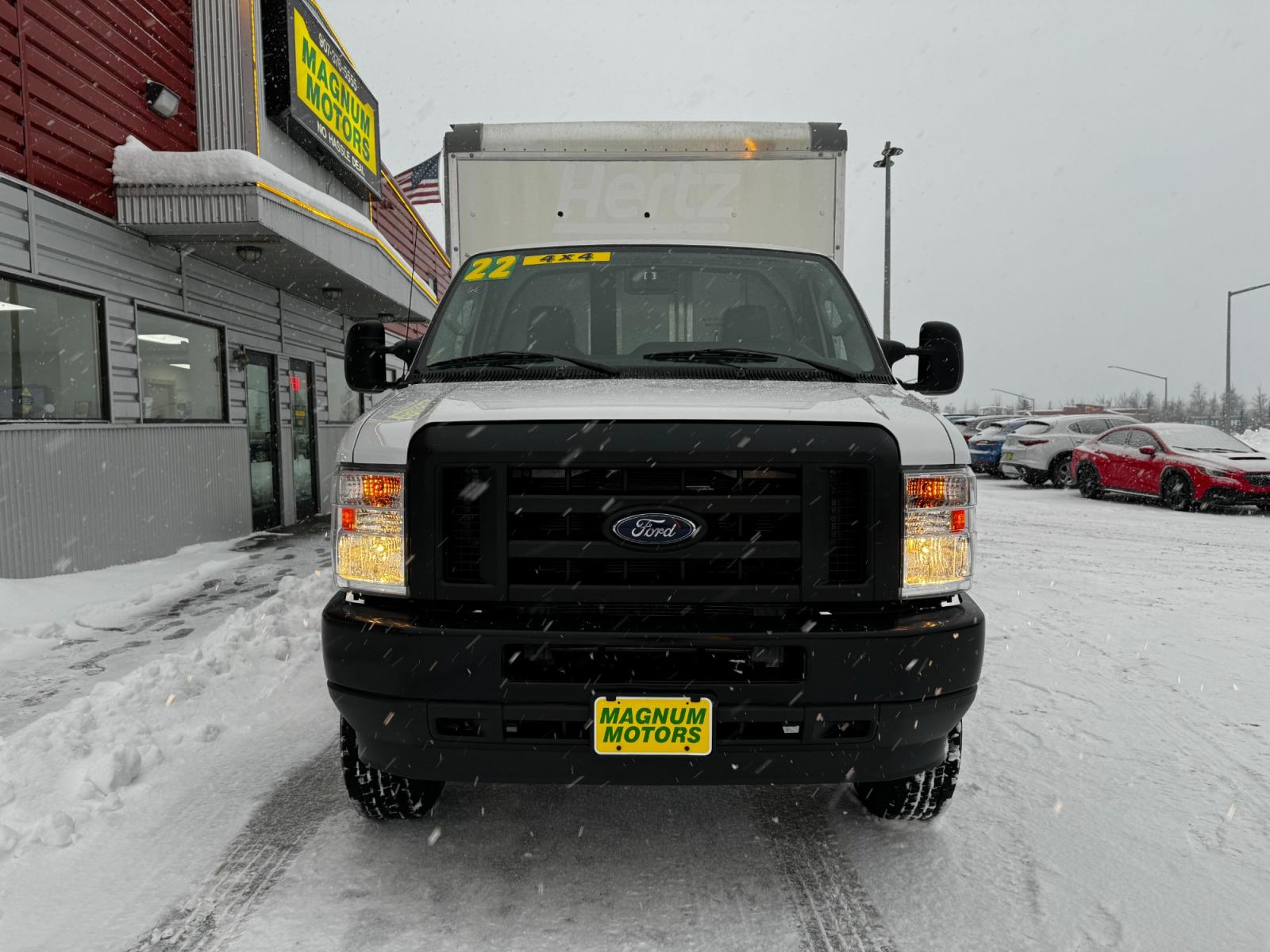 2022 WHITE /White FORD E-SERIES E-350 SD (1FDWE3FK7ND) with an 7.3L engine, Automatic transmission, located at 1960 Industrial Drive, Wasilla, 99654, (907) 274-2277, 61.573475, -149.400146 - Photo #7
